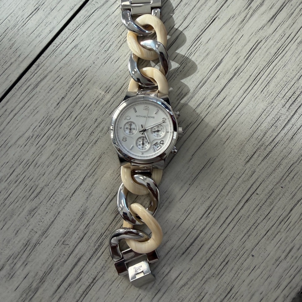 Michael Kors MK4263 Runway Twist Alabaster Watch EUC Working New Battery